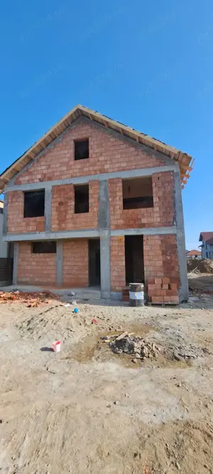 PROPRIETAR vand case individuale la rosu in Oradea!  - imagine 3