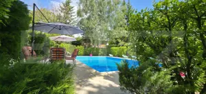 Proprietate Exclusivistă: 2 Case, Piscină și Teren de Tenis pe 3833 mp