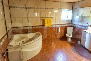 Casă de vanzare, cu 10 camere, 1200 mp, zona Dipsa - imagine 16