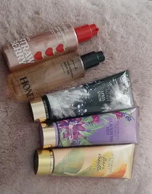 Produse creme lotiuni ulei sclipici corp Victoria Secret originale