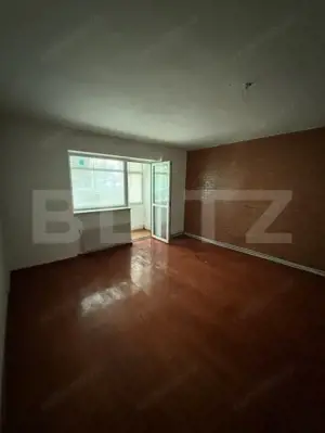 Apartament cu 3 camere, decomandat, zona George Enescu