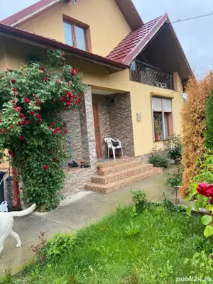 Casa de vânzare la curte cu mult spațiu verde si zona liniștită 