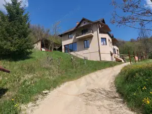 Casa spațioasă cu 6 camere și teren generos, lângă pădure - Valea Ursului/Argeș - imagine 11