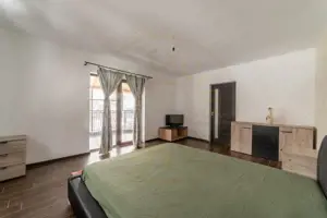 Casa spațioasă cu 6 camere și teren generos, lângă pădure - Valea Ursului/Argeș - imagine 7