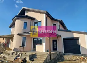 Săbăreni, vilă 5 camere, cu 217 mp utili, în apropierea pădurii