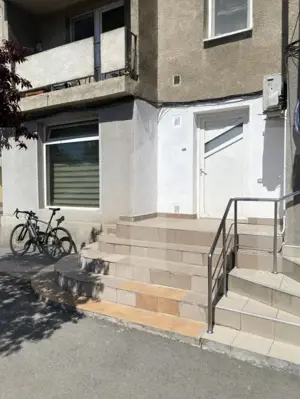 Apartament de vanzare, cu 3 camere, zona centrala