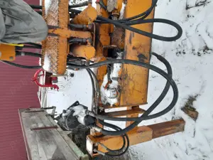 Brat de sapat cu atasament la tractor