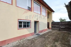 Casă spatioasa cu anexe si gradina in localitatea Ungra/Brasov - imagine 7