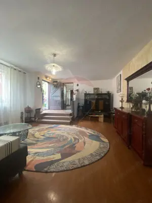 Casă în cartierul După Zid, curte comuna - imagine 2