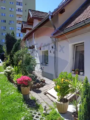 Casă în cartierul După Zid, curte comuna - imagine 8