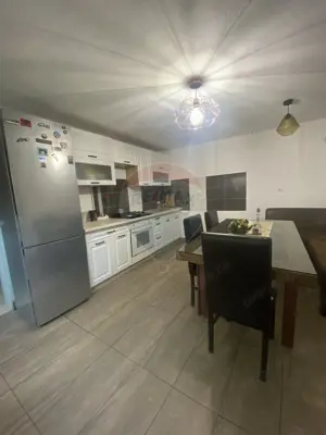 Casă în cartierul După Zid, curte comuna - imagine 4