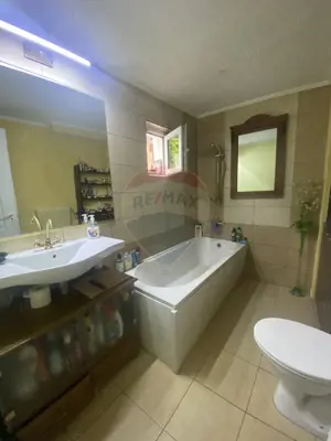 Casă în cartierul După Zid, curte comuna - imagine 6