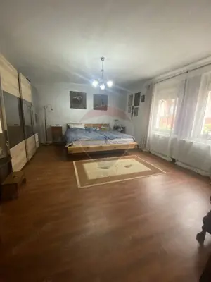 Casă în cartierul După Zid, curte comuna - imagine 3