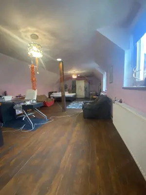 Casă în cartierul După Zid, curte comuna - imagine 5