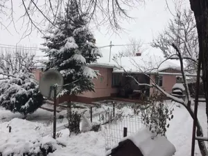 Casa cu anexe si teren - imagine 2