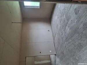 Doua case lipite la sosea in Iratosu aproape de Arad - imagine 5