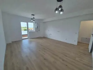 Apartament de vanzare, cu 3 camere, 62 mp, zona Calea Surii Mici - imagine 7