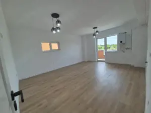 Apartament de vanzare, cu 3 camere, 62 mp, zona Calea Surii Mici - imagine 6