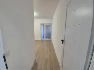 Apartament de vanzare, cu 3 camere, 62 mp, zona Calea Surii Mici - imagine 2