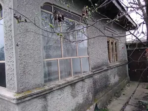 Casa si teren intravilan Buturugeni, GR - imagine 2