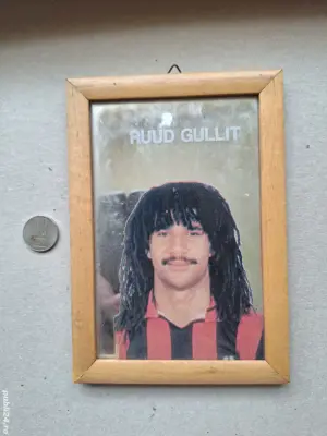 Oglinda cu fotbalistul ruud gullit