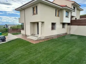 Duplex modern cu vedere panoramică