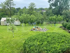 Casă de lemn cu teren generos – 1500 mp în Cerghid, liniște și natură - imagine 3