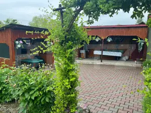 Casă de lemn cu teren generos – 1500 mp în Cerghid, liniște și natură - imagine 2