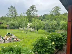 Casă de lemn cu teren generos – 1500 mp în Cerghid, liniște și natură