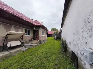 Săcele - Turcheș, casă + anexe + teren.