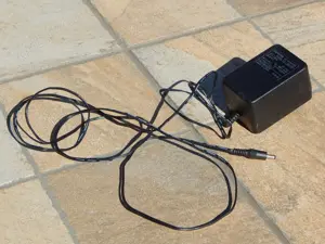 Incarcator AC Aiwa AC-A56 output 5V 600 mA - imagine 4