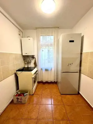 Apartament de vanzare, cu 2 camere, 40 mp utili, zona Carpati 1 - imagine 3