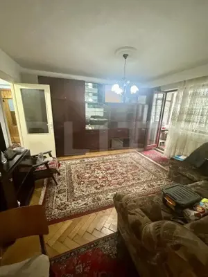 Apartament cu 3 camere, 67 mp, zona Micro 16 - imagine 2