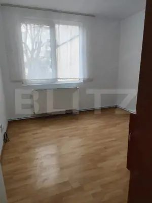 Apartament de vanzare, cu 2 camere, 40 mp utili, zona Carpati 1 - imagine 2