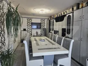 Apartament de vanzare, cu 3 camere, 81.,6 mp, zona Closca