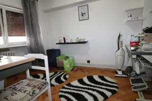 Apartament 3 camere, decomandat, etaj 3, strada 23 August - imagine 4