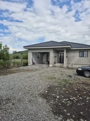 Casa noua cu 4 camere de vanzare in Ernei, 14 ari teren! - imagine 5