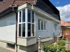 Casă tip duplex, de vanzare, cu 10 camere, 365 mp, zona Libertatii
