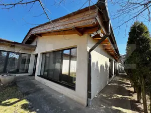 Casa cu 4 camere, 260 mp, zona Cetate 