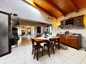 Casa cu 4 camere, 260 mp, zona Cetate  - imagine 2