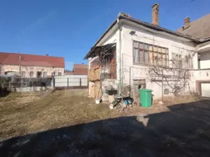Casa renovabila, 120 mp utili ,teren 300 mp intravilan,zona Livezile