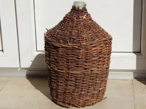 Damigeana 10L cu invelis de nuiele fabricata Romania uzata