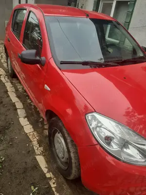 Dacia Sandero anul de fabricație 2011 - imagine 2