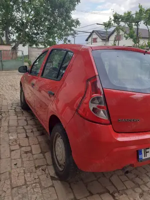 Dacia Sandero anul de fabricație 2011 - imagine 6
