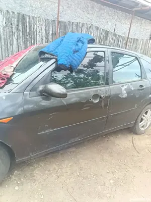 dezmembrez Ford focus mk1 2003 benzina  - imagine 4