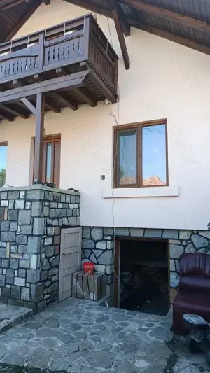 Vând casă în orașul COMARNIC pret OPTIM