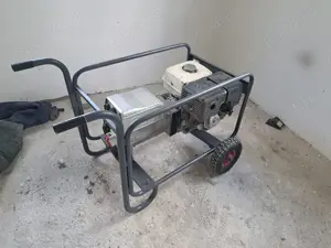 Generator de curent trifazat cu aparat de sudura incorporat , motor Honda 