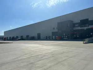 Spațiu cu rafturi pentru Logistică/Depozitare