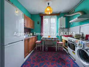 Se primeste in GAZDA o femeie cu varsta de peste 60 ani, intr-un Apartament modest cu 2 camere!