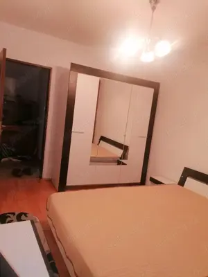 Închiriez ap 2 camere decomandate zona garii. 